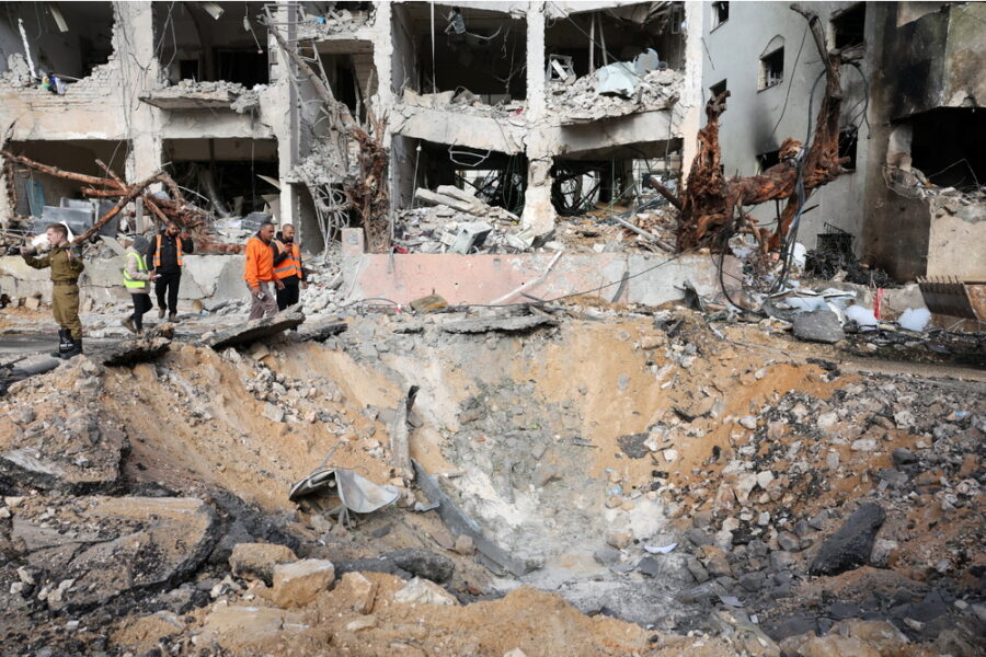 Le sirene d'allarme suonano in entrambe le città