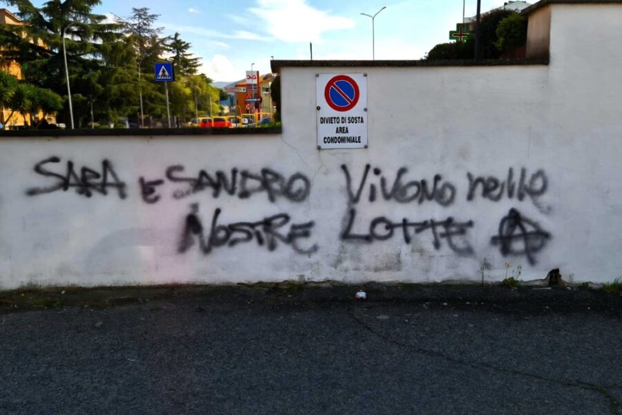 Comparso nottetempo nel quartiere Carmine