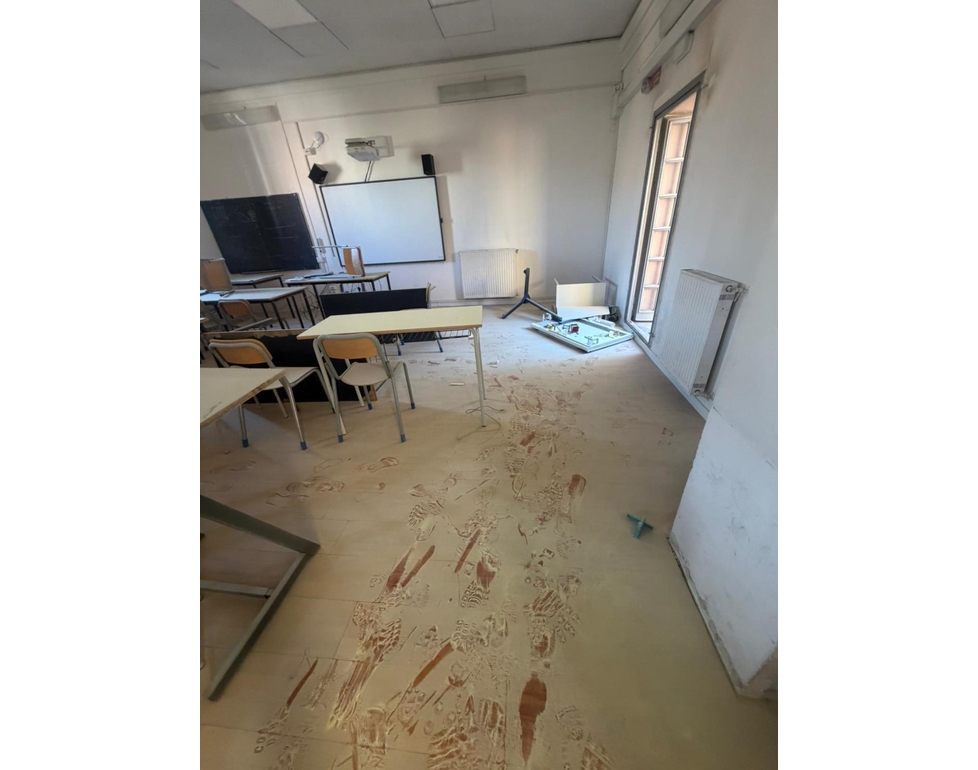 Nuovo blitz al liceo romano Righi, aule devastate con gli estintori
