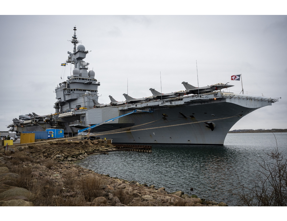 Parigi smentisce il dispiegamento portaerei Charles de Gaulle in Mediterraneo