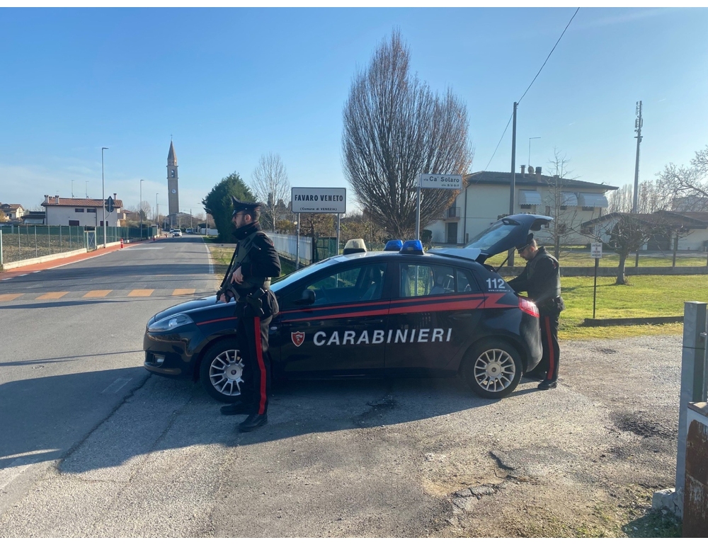 Perseguita il professore che lo bocciò, disposto braccialetto elettronico