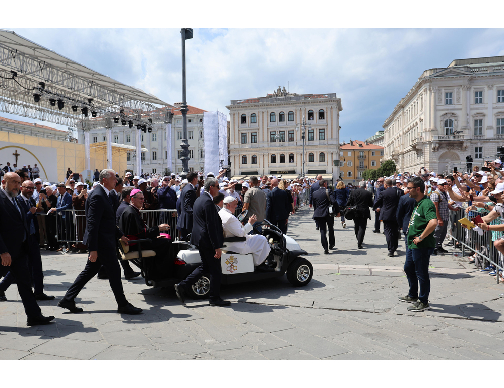 Pistola nel trolley prima di arrivo Papa, ‘giunti in 4 in taxi alla Stazione’