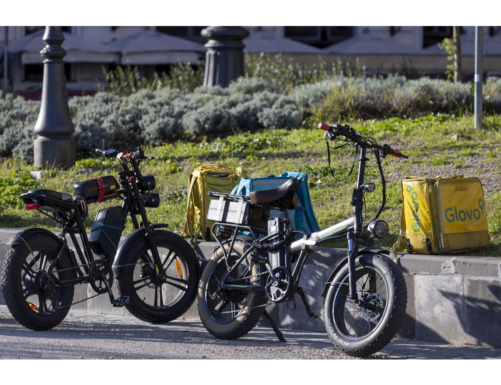 Presidio a Milano per la giornata di mobilitazione dei rider