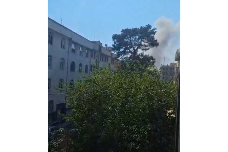 Mezzaluna Rossa: 'Rischio emissioni tossiche in atmosfera dopo bombardamento impianti'