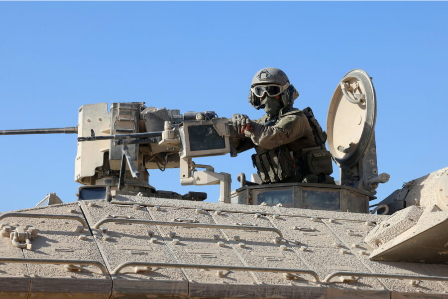 Altri tre sono rimasti feriti