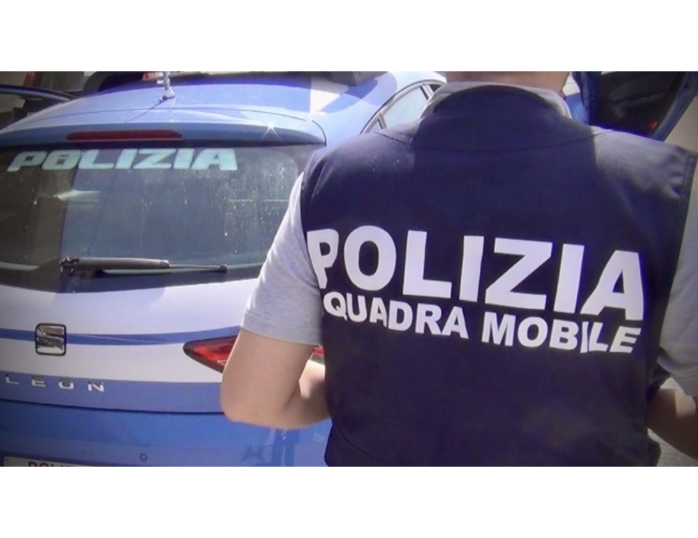 Ragazzino accoltellato su un autobus a Genova, arrestato un minorenne