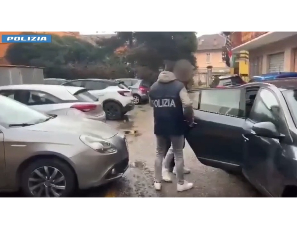 Rapinavano e si filmavano sui social, sgominata banda a Torino