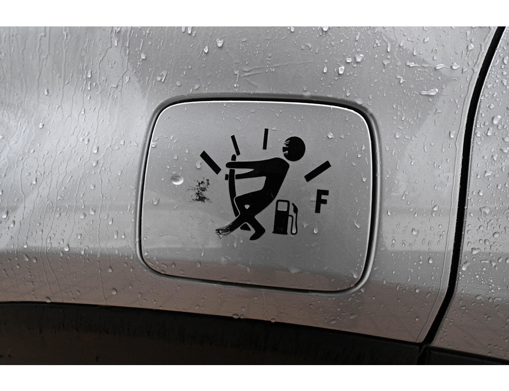 Rubano due carte benzina a pubblica assistenza e fanno 6mila euro di gasolio