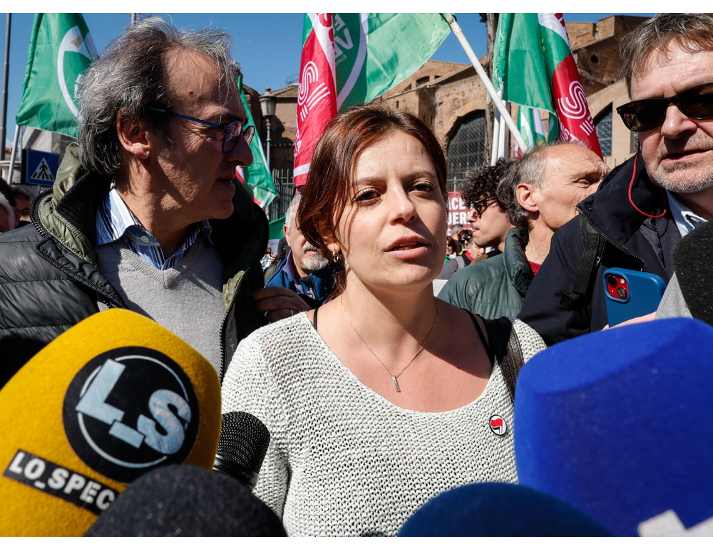 Salis, ‘dagli agenti domande sulla manifestazione e nessun verbale’