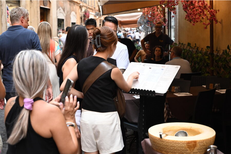 Procedono i carabinieri del Nas di Alessandria e la Procura di Asti