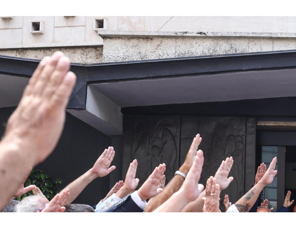 ‘Saluto romano è provocatorio’, Tar conferma Daspo di 5 anni a tifoso calcio