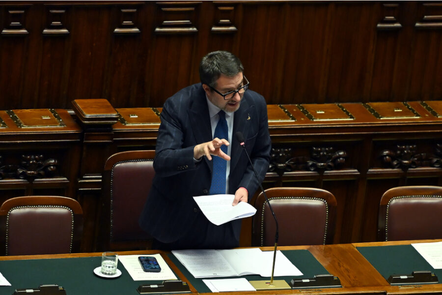 "Violenza istituzionale" contro bambini e famiglia del bosco