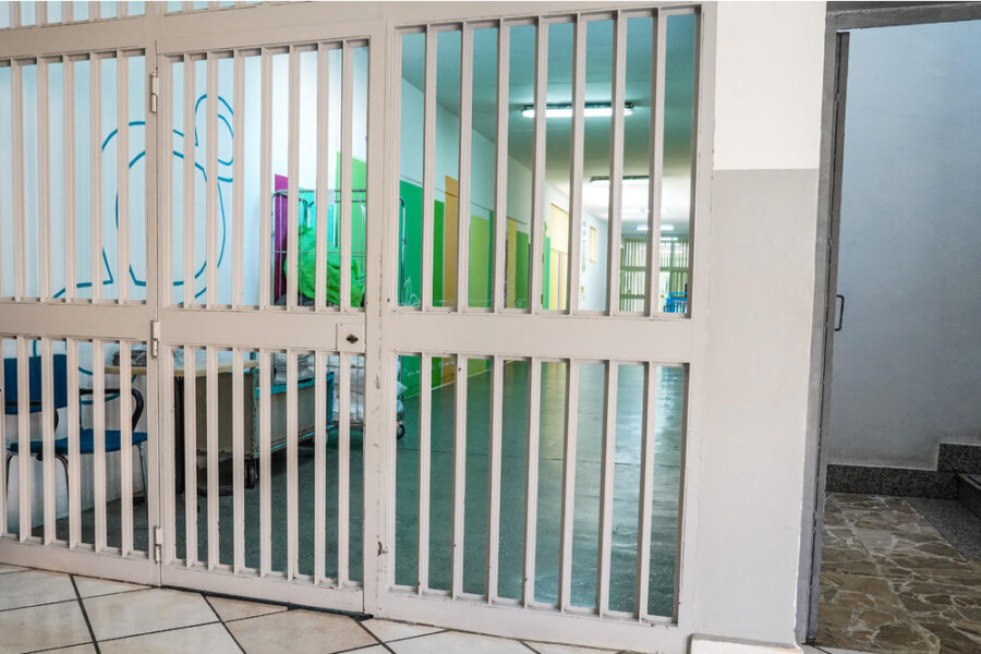 L'uomo è stato trovato incosciente in cella