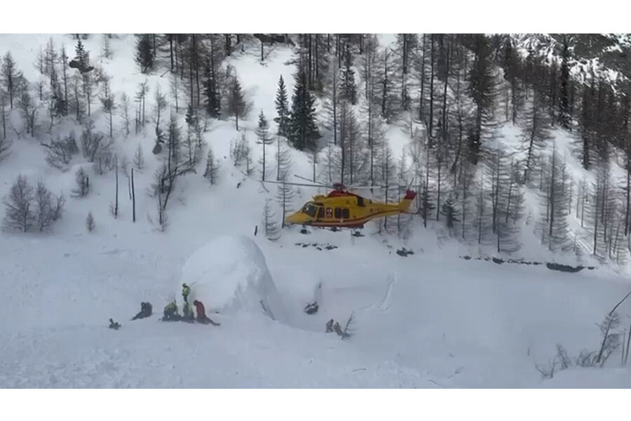 Uno dei dispersi si trova a 30 metri di profondità dentro al ghiaccio