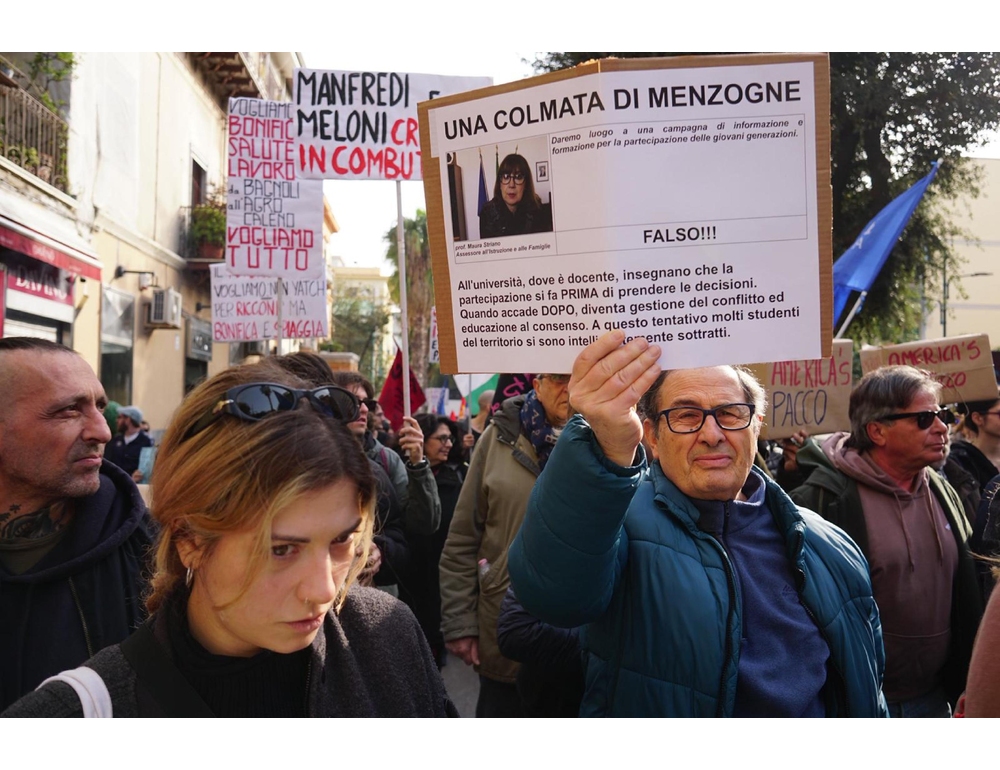 Scontri a Bagnoli per l’America’s Cup, poliziotto ferito