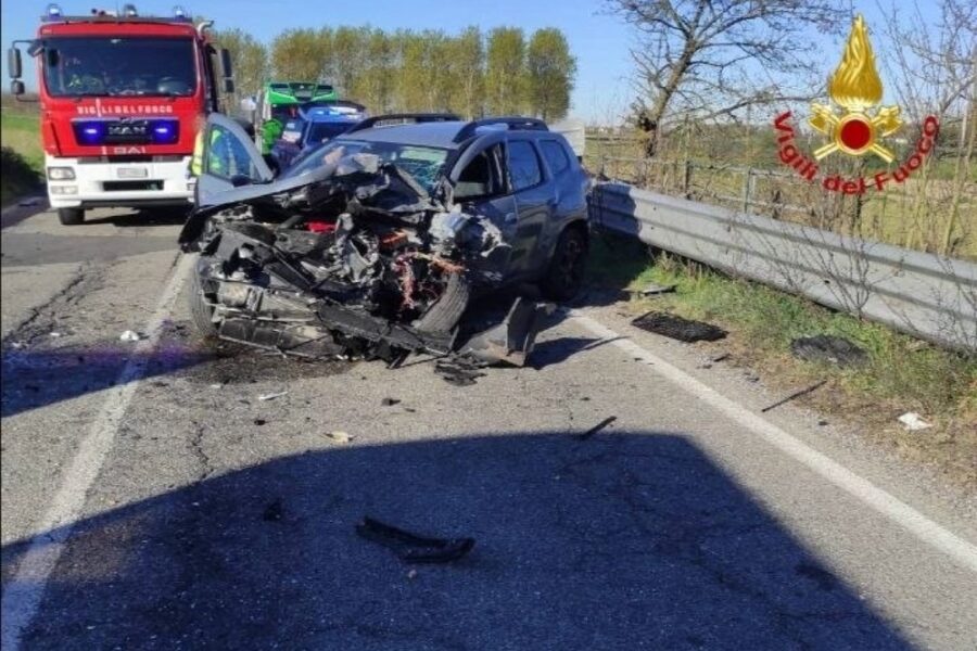 I 10 bambini che erano a bordo visitati sul posto dal personale del 118