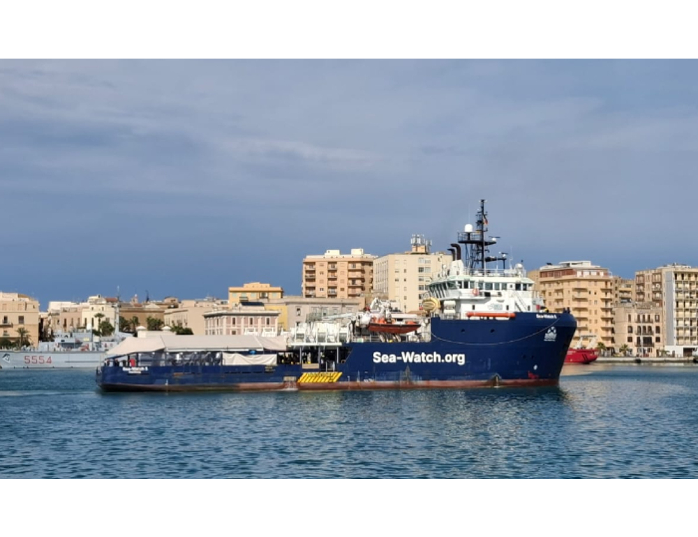 Sea Watch attracca a Trapani, 57 i migranti a bordo