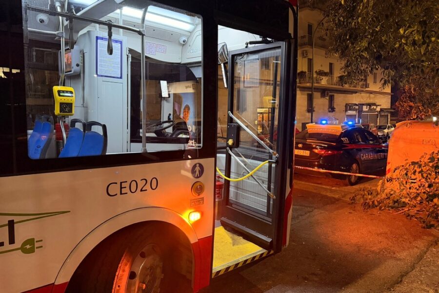 Aggressione a bordo di un bus a Napoli