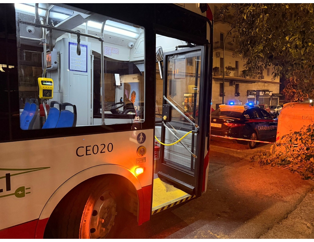 Sequestra e ferisce donna, sottratto a tentativo di linciaggio