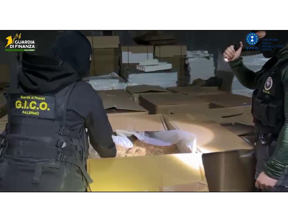 Sequestrata fabbrica clandestina di sigarette illegali, 13 denunciati