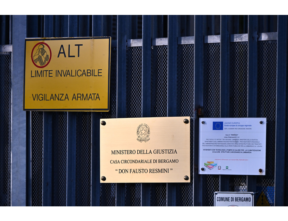 Si finge il padre di un bimbo di 8 anni e cerca di rapirlo, arrestato