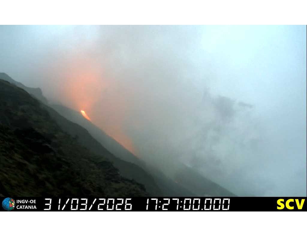 Stromboli, attività di tracimazione e colata dal cratere Nord