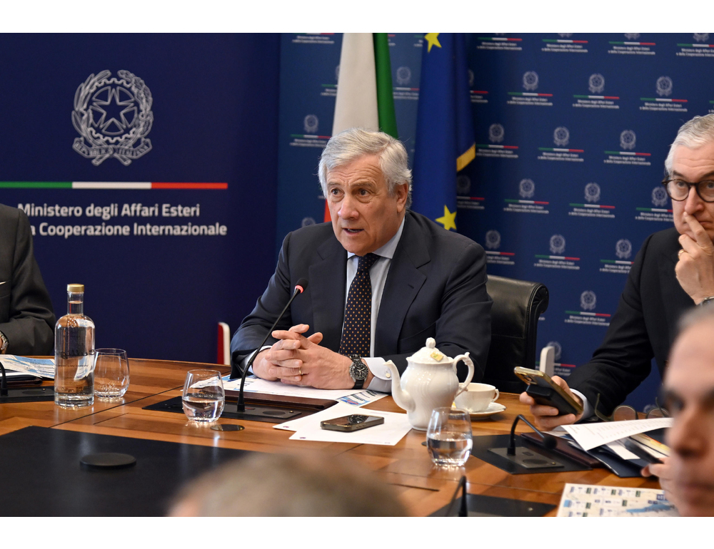 Tajani, domani rientreranno i 200 studenti minorenni