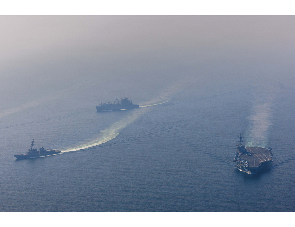 Teheran, lanciati missili contro la portaerei Lincoln