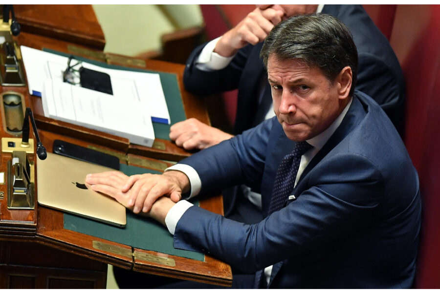 "Non sono andato in ginocchio dalla Merkel né da Trump come ha fatto lei onorevole Conte"