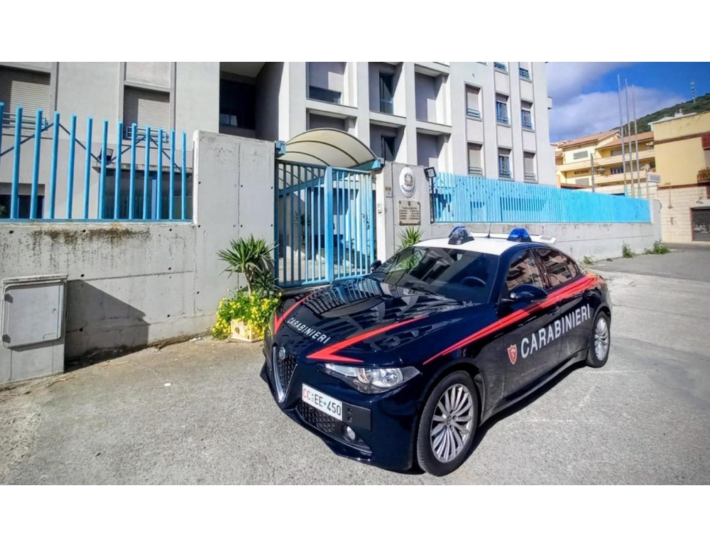 Tenta di violentare una ragazza, 18enne arrestato a Iglesias