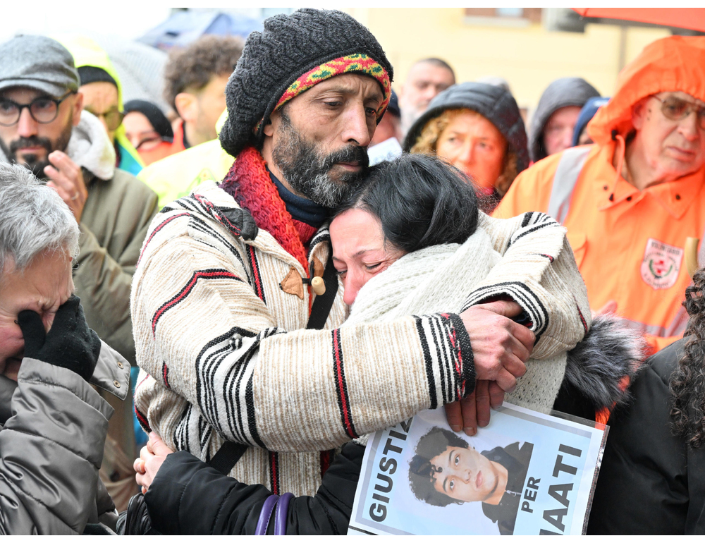 Teste 20enne, Maathi circondato e accoltellato mentre urlava ‘Non sono io’