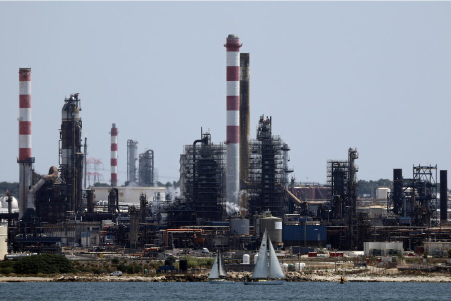 Perde fino al 15%. Il post del segretario all'Energia è stato poi cancellato