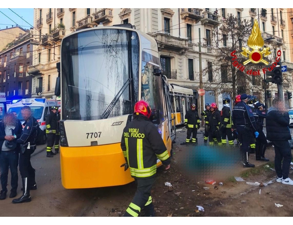 Tram deragliato, ‘il conducente era al telefono fino a 12 secondi prima’