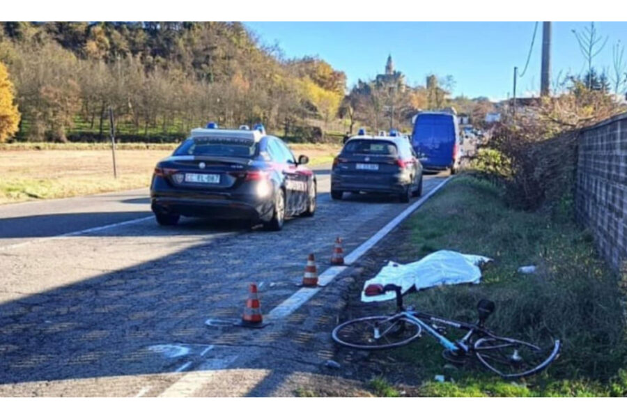 La vittima finita in un fossato dopo l'impatto