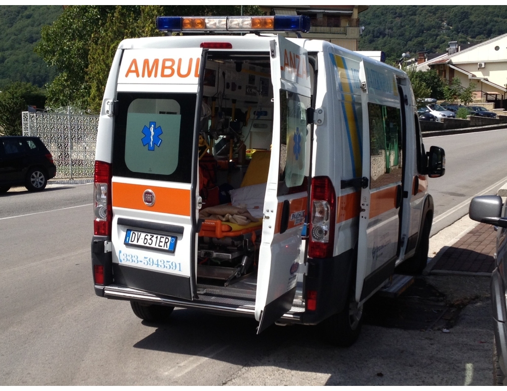 Travolto in bici da un’auto, morto a Reggio Emilia