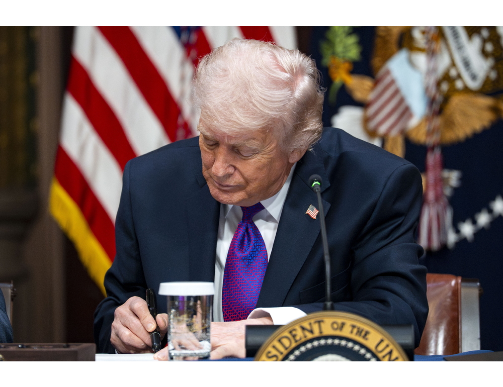 Trump, ‘cadrà anche Cuba, vogliono un accordo’