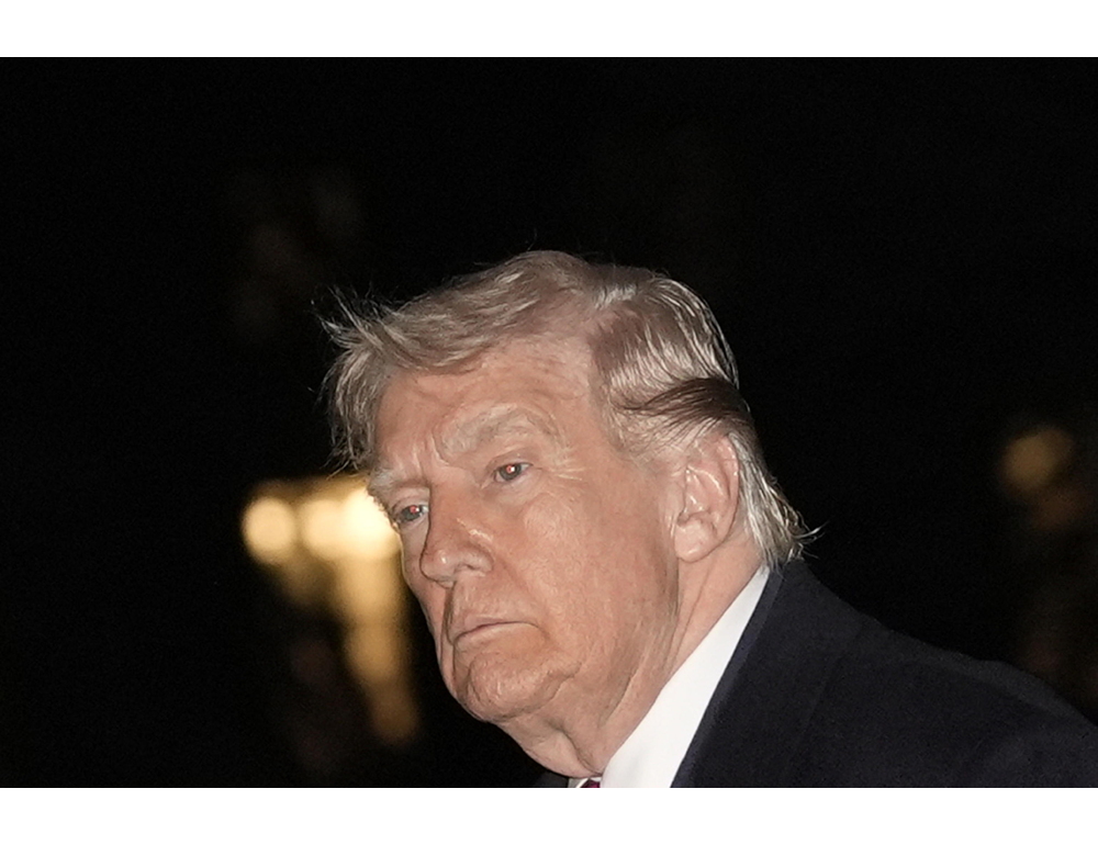 Trump crolla nei sondaggi al 33%, il più basso del secondo mandato