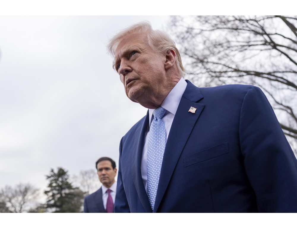 Trump, ‘è in corso un cambio di regime in Iran’