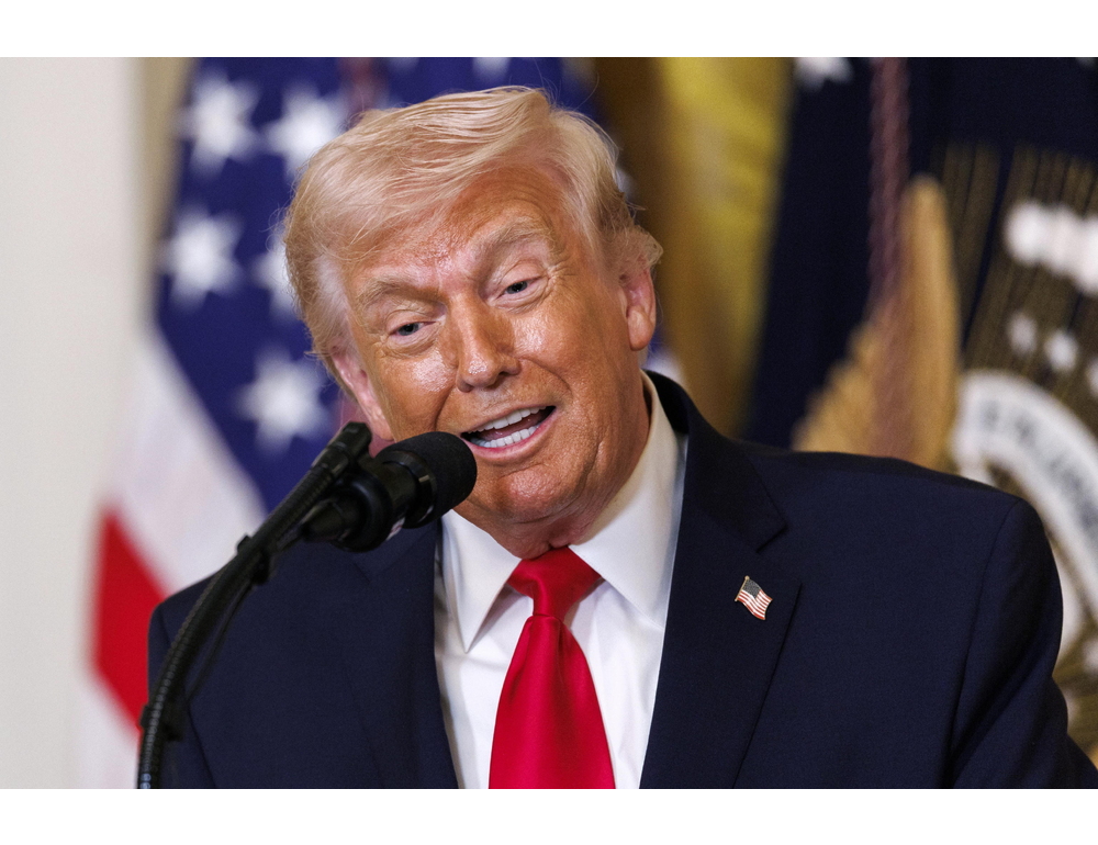 Trump, ‘navi tirino fuori le palle e attraversino Hormuz’