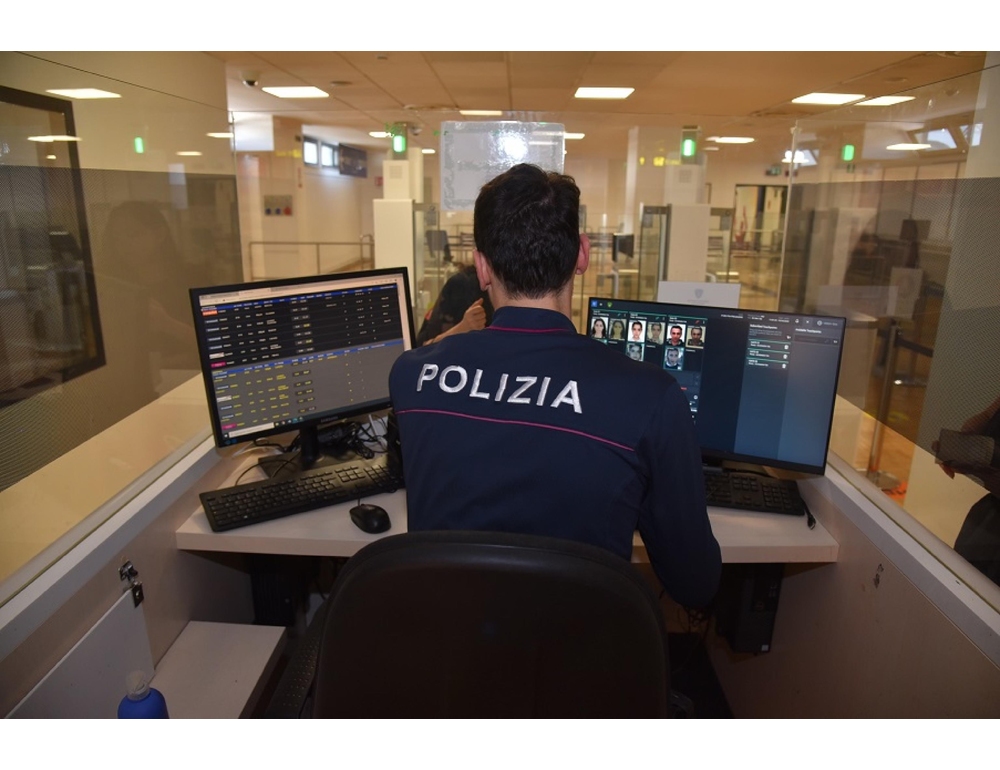 Turista preso a sprangate in centro a Firenze per rapina