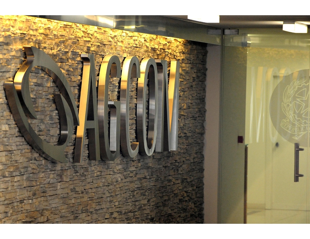 Tutela dei minori e verifica dell’età, l’Agcom ordina i primi blocchi di siti porno