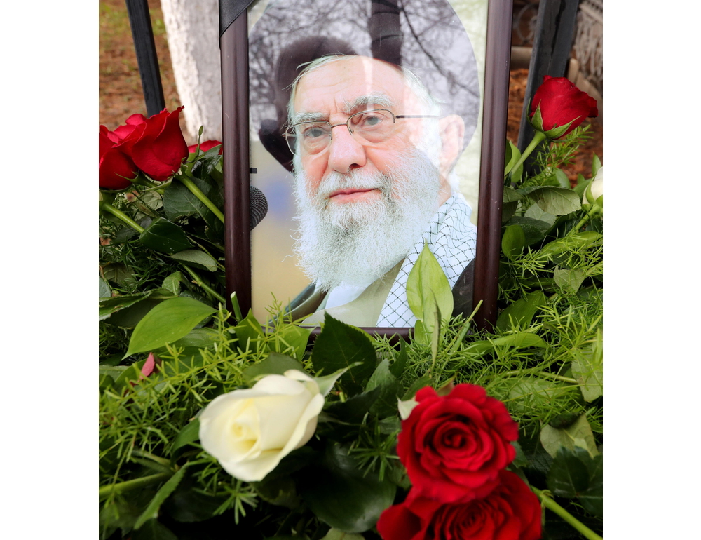 Tv iraniana, rinviati i funerali di Stato di Khamenei previsti per stasera
