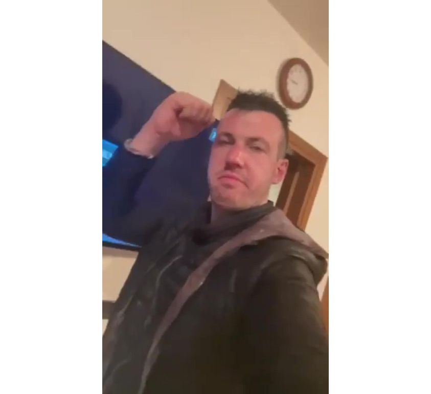 ‘Uccise il vicino e si scattò un selfie’, condannato all’ergastolo