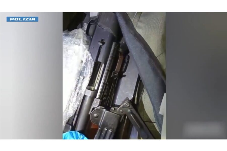 Sequestrati mitragliatori