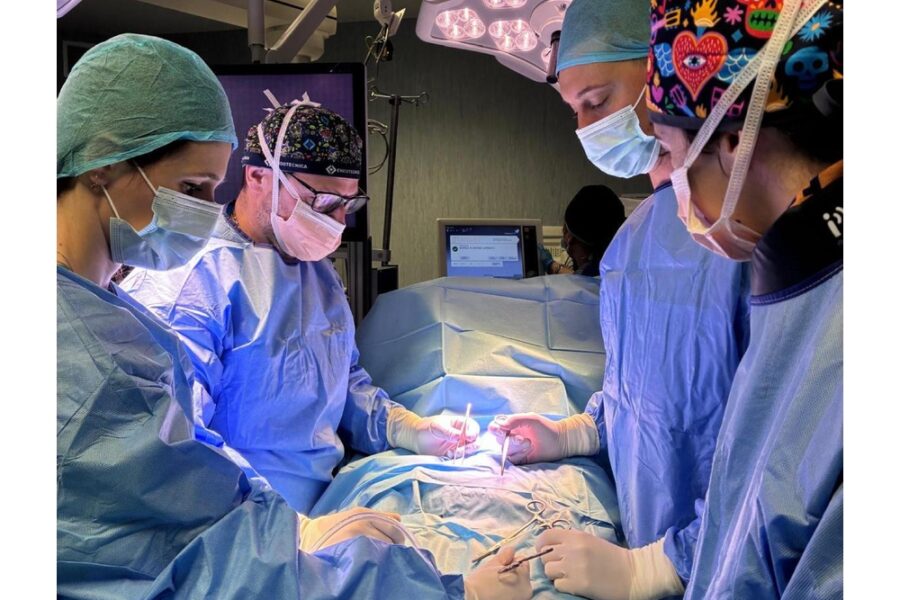 Intervento tempestivo per rimuovere un tumore benigno di 30 centimetri