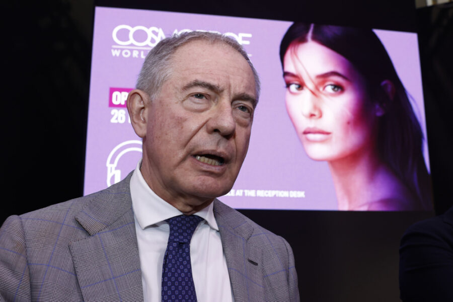 "Il governo va avanti nel compiere il suo mandato di legislatura"