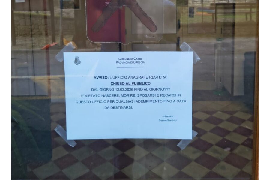 Manca il personale e il sindaco mette un cartello sulla porta