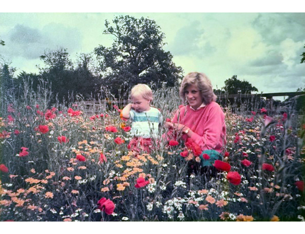 William condivide una foto inedita di Diana per la festa della mamma