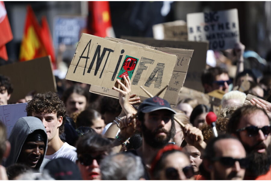 Quelli "che nulla hanno a che vedere con il vero antifascismo"