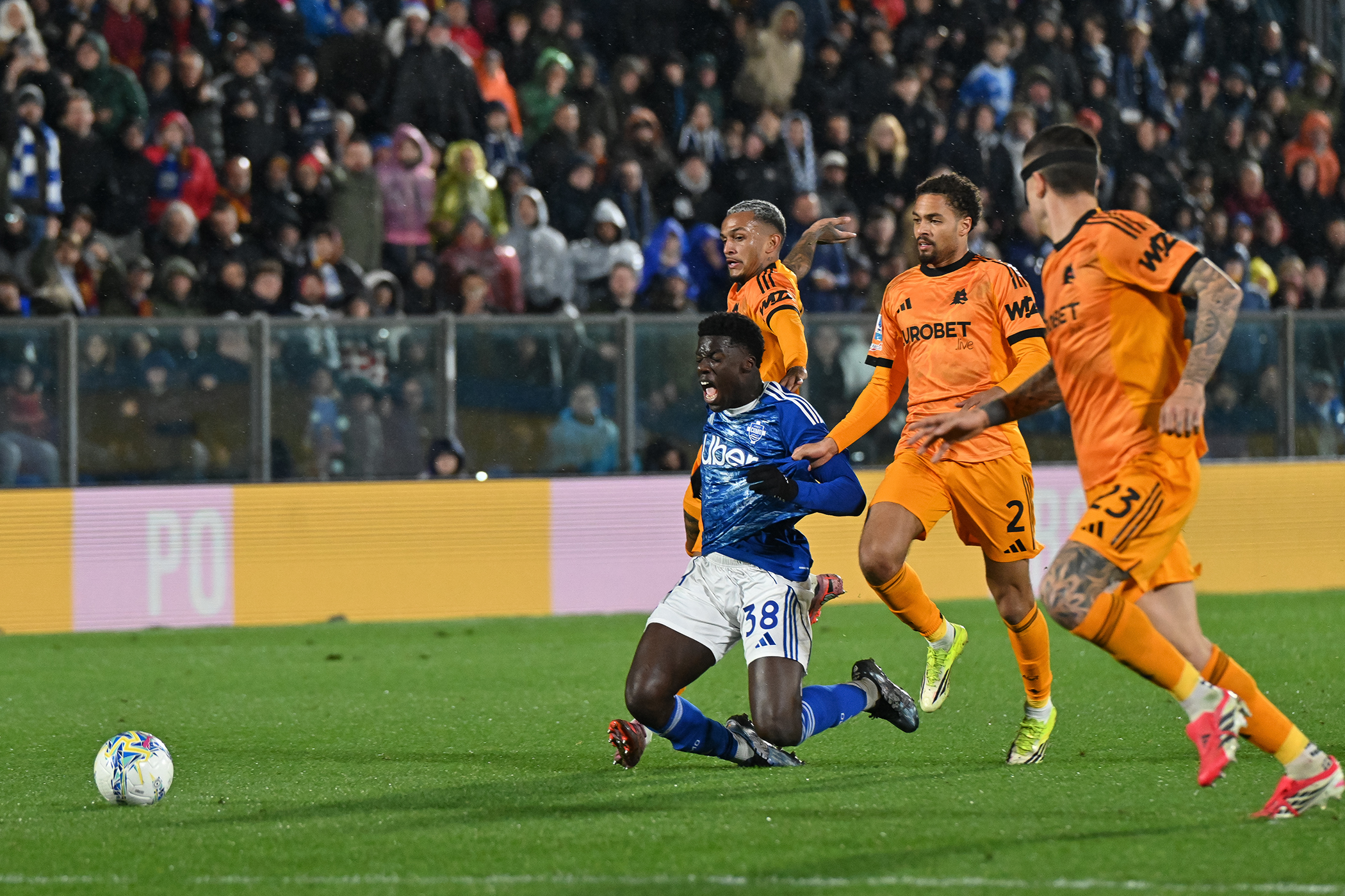 Il giudice sportivo respinge il ricorso della Roma: “Niente prova tv per la seconda ammonizione di Wesley a Como”